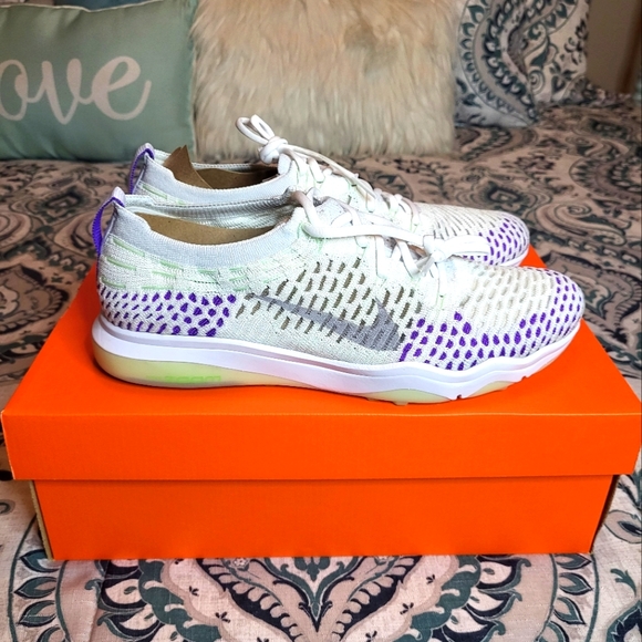 Nike Women's Running FlyKnit Shoes NWB - Picture 1 of 6